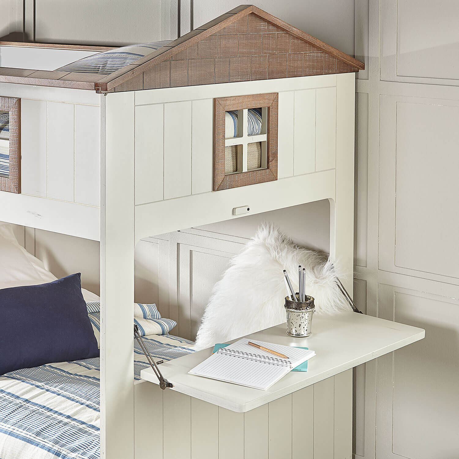 twin bunk bed house