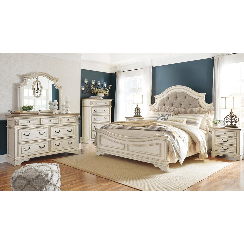 7 Piece Realyn Queen Bedroom Collection